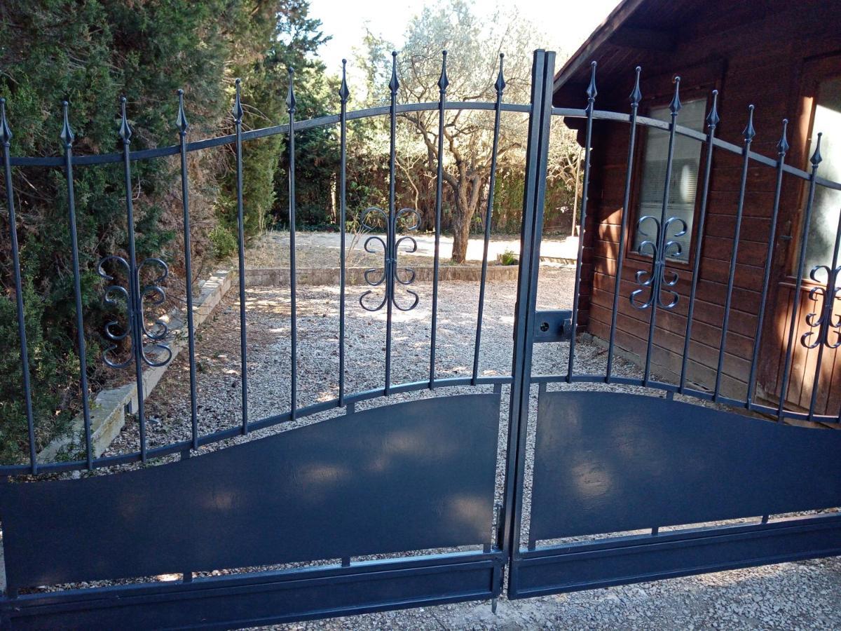 Chalet Agreable, A Proximite Du Centre Historique, Golf Academy Villeneuve-les-Avignon Luaran gambar